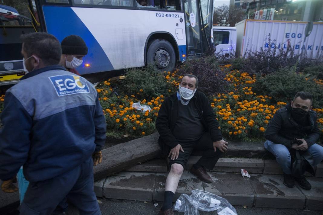 Ankara'da can pazarı! İki otobüs çarpıştı 7