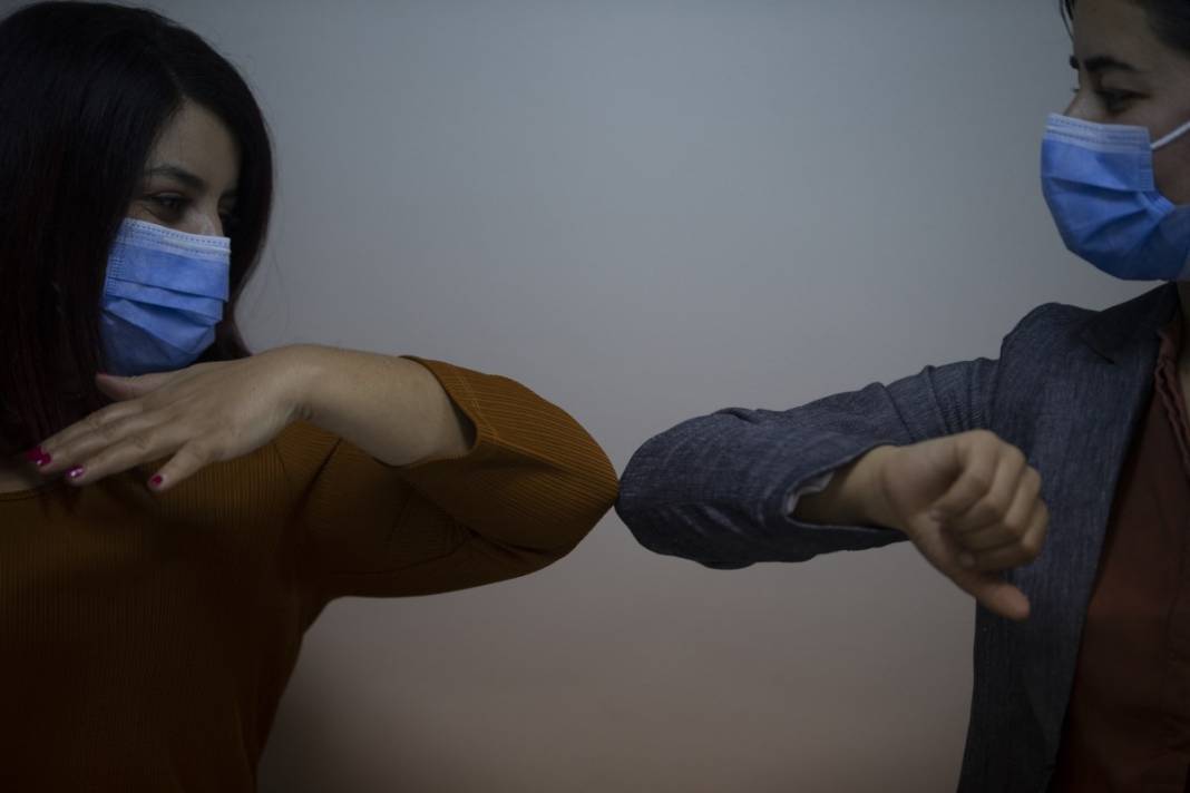 Selamlaşmanın her türlüsü çok riskli! 1