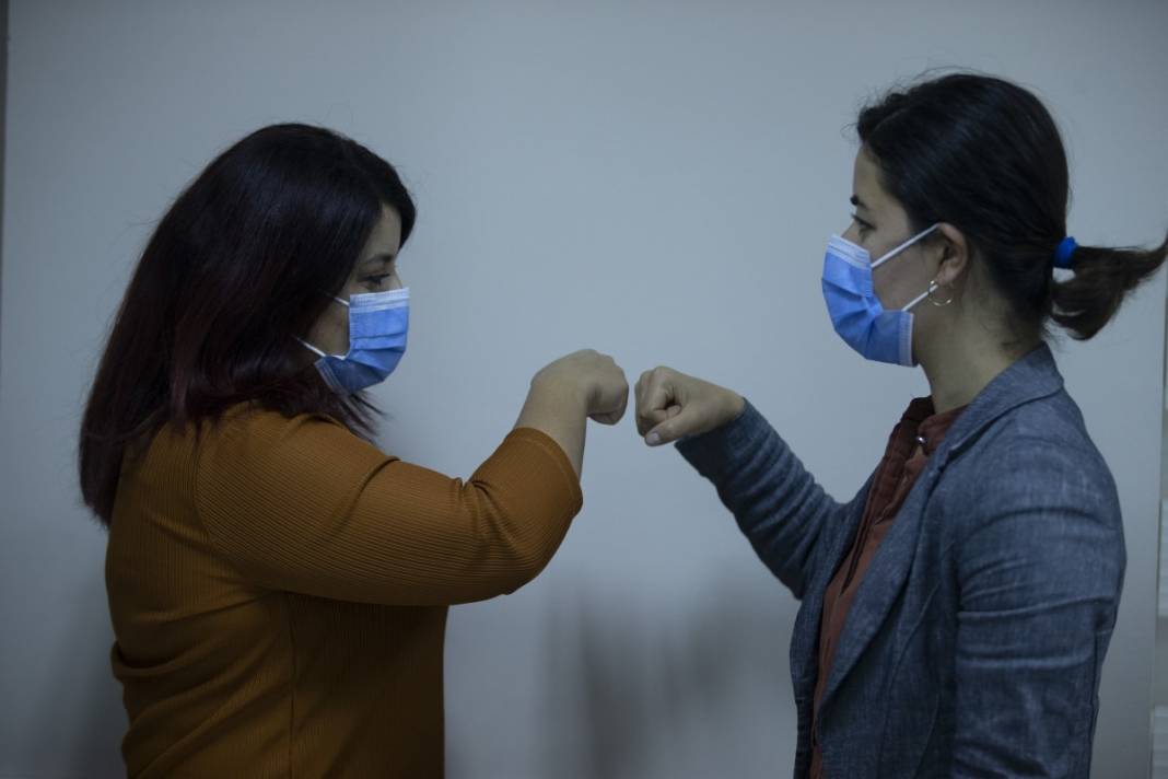 Selamlaşmanın her türlüsü çok riskli! 3