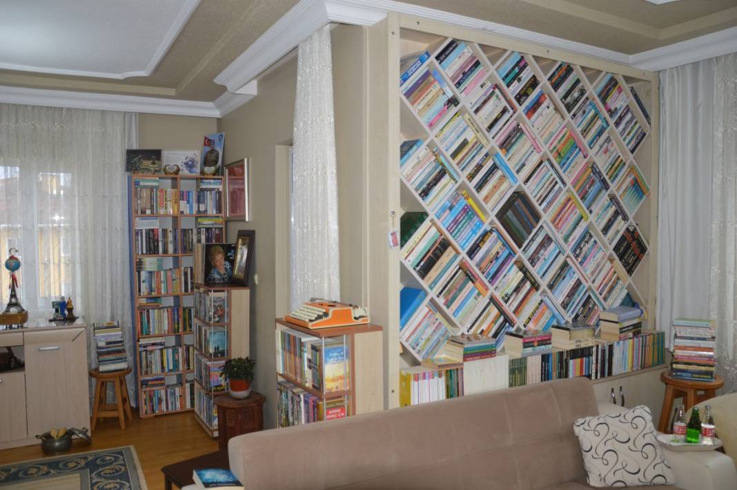 Öğretmen çiftin kitap aşkı evlere sığmıyor...5 kez yer değiştirdiler 4