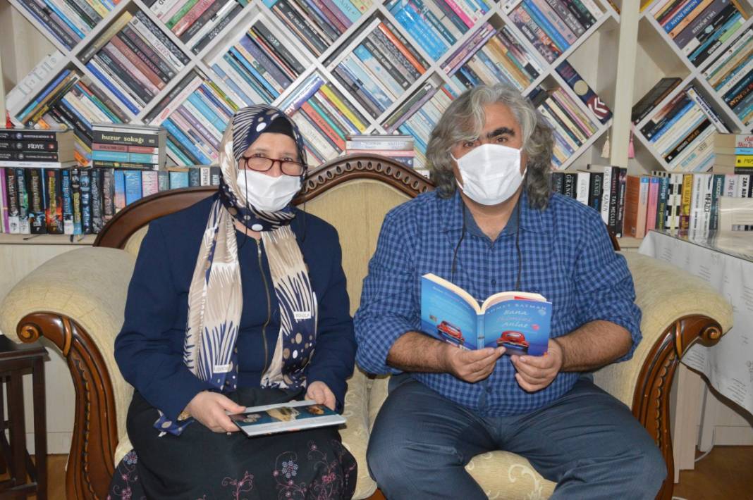 Öğretmen çiftin kitap aşkı evlere sığmıyor...5 kez yer değiştirdiler 6