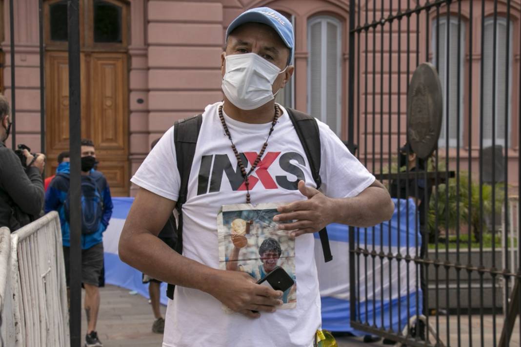 Arjantin 'efsane'yi uğurluyor... Gözyaşları Maradona'ya 8