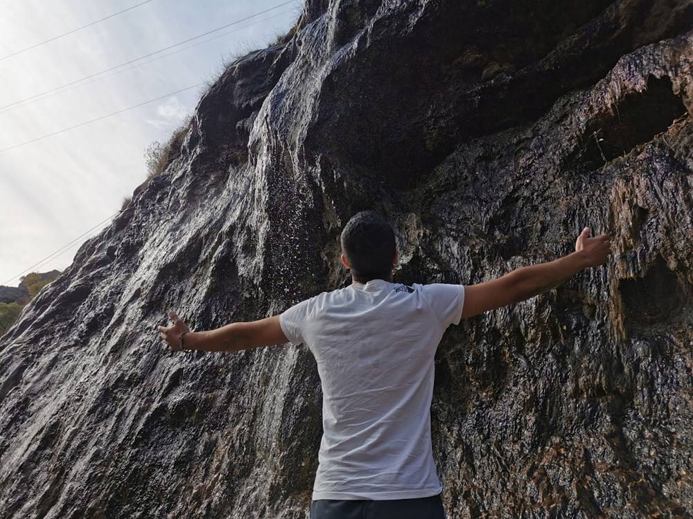 Görenler fotoğraf çekmeden gitmiyor! Tunceli'nin Ağlayan Kayalar'ı ilgi odağı oldu 5