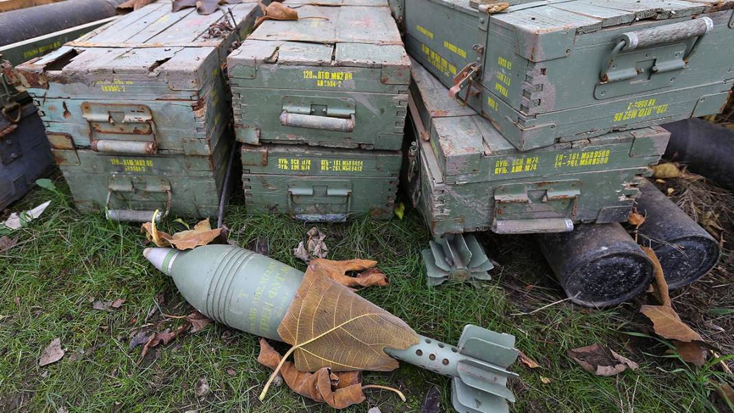 Karabağ'daki tarihi camiden sadece minare kaidesi kaldı 5