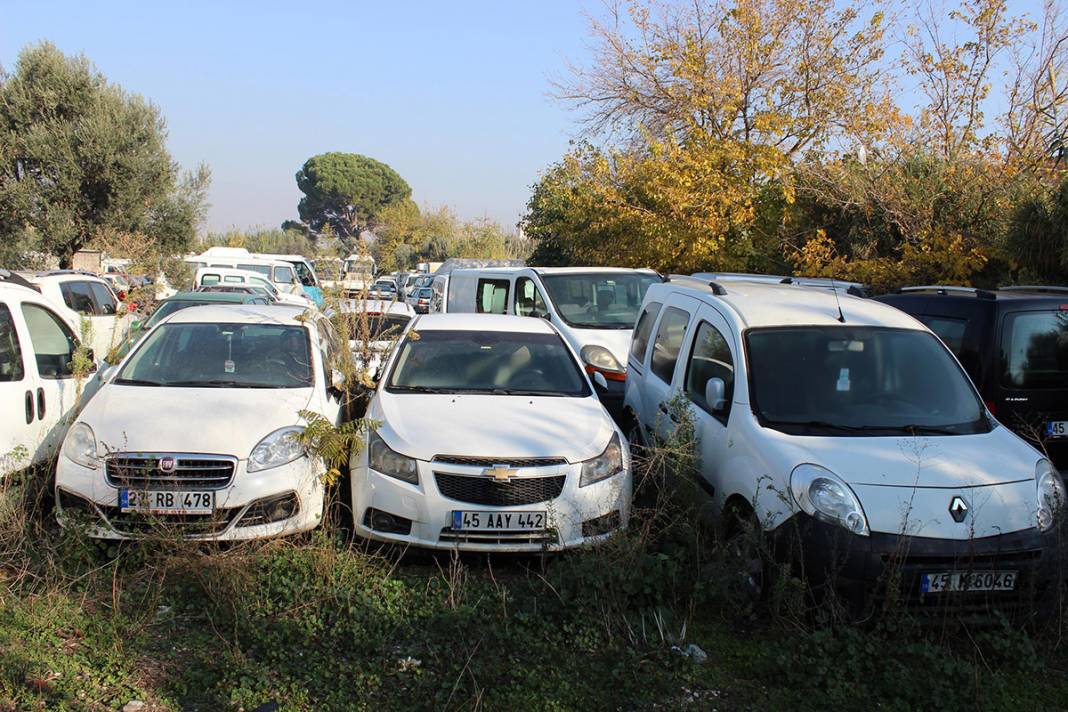 Piyasa değeri dudak uçuklatıyor! Milyonluk araçlar çürümeye terk edildi 10