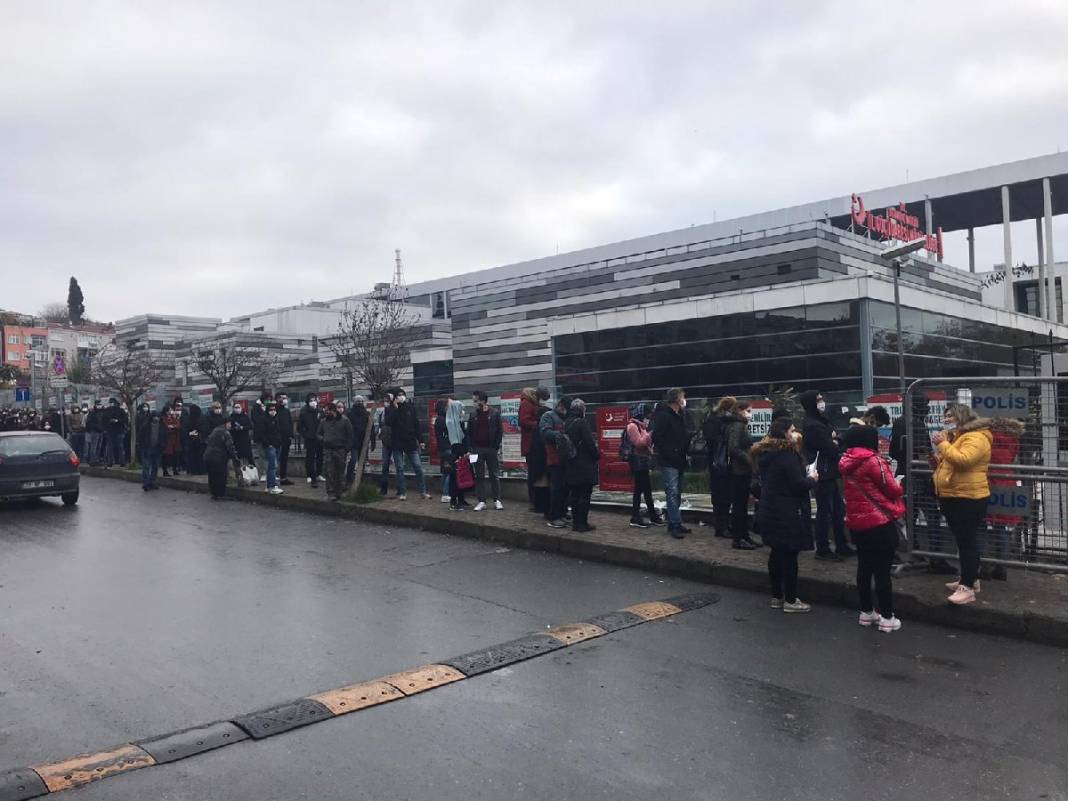 Vekil de vatandaş da mesafe tanımadı! 13