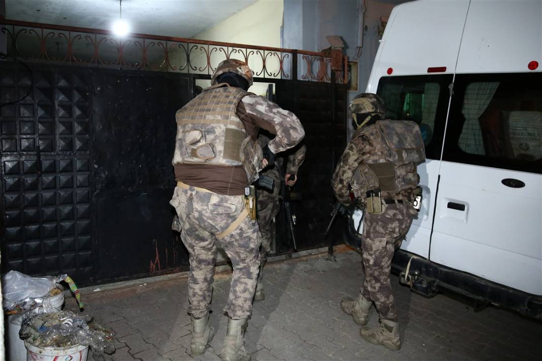 İntikam hazırlığındaydılar! O DEAŞ'lılara şafak operasyonu 13