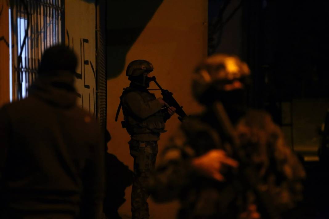 İntikam hazırlığındaydılar! O DEAŞ'lılara şafak operasyonu 19