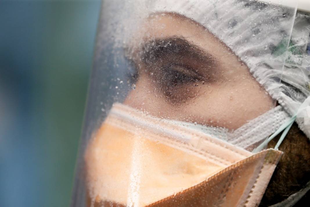 Sağlık çalışanları isyan etti: Gerçekten çok yorulduk, yalvarıyoruz tedbirlere uyun! 2