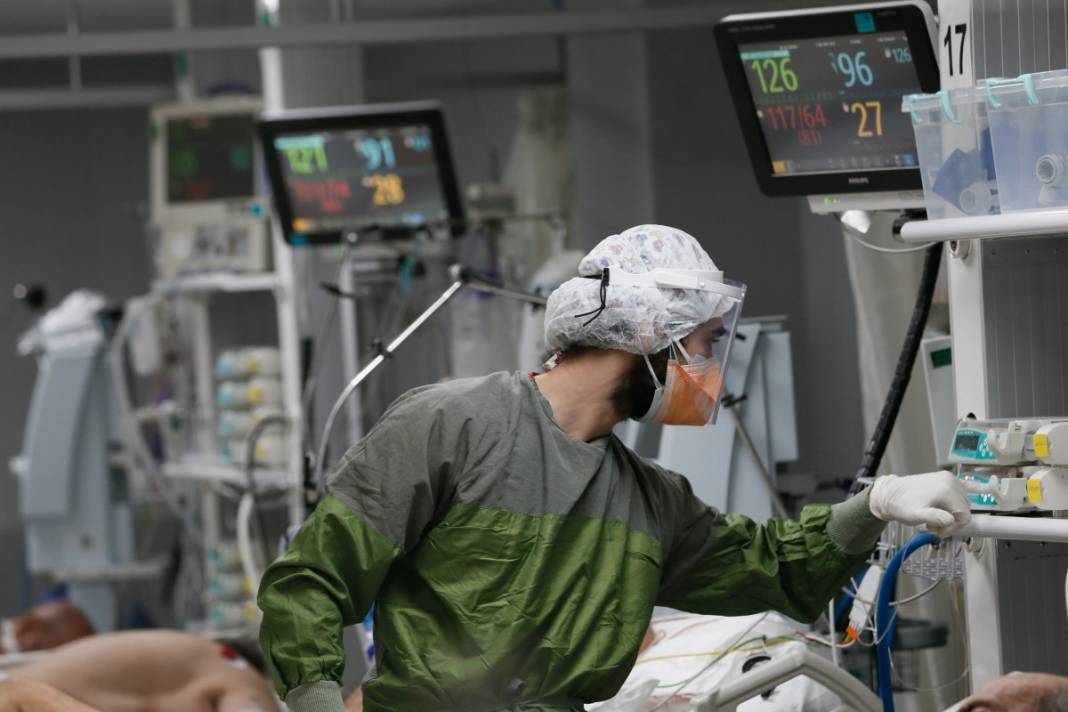 Sağlık çalışanları isyan etti: Gerçekten çok yorulduk, yalvarıyoruz tedbirlere uyun! 5