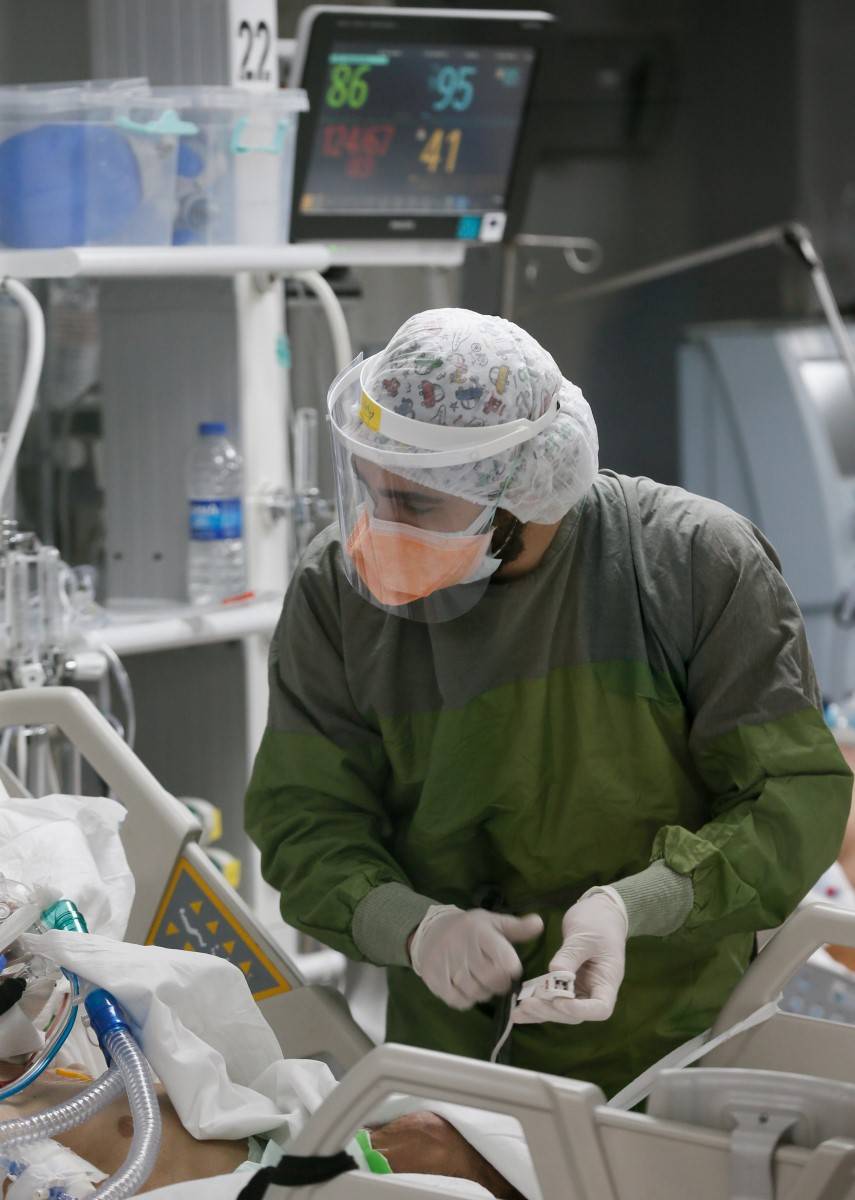 Sağlık çalışanları isyan etti: Gerçekten çok yorulduk, yalvarıyoruz tedbirlere uyun! 7