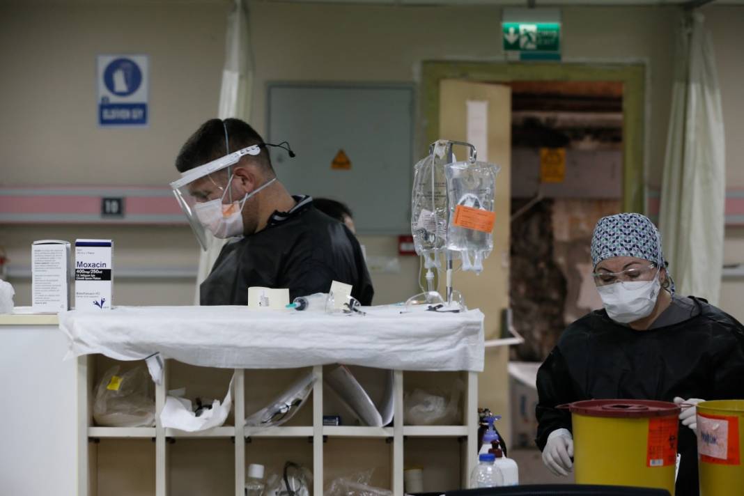 Sağlık çalışanları isyan etti: Gerçekten çok yorulduk, yalvarıyoruz tedbirlere uyun! 10