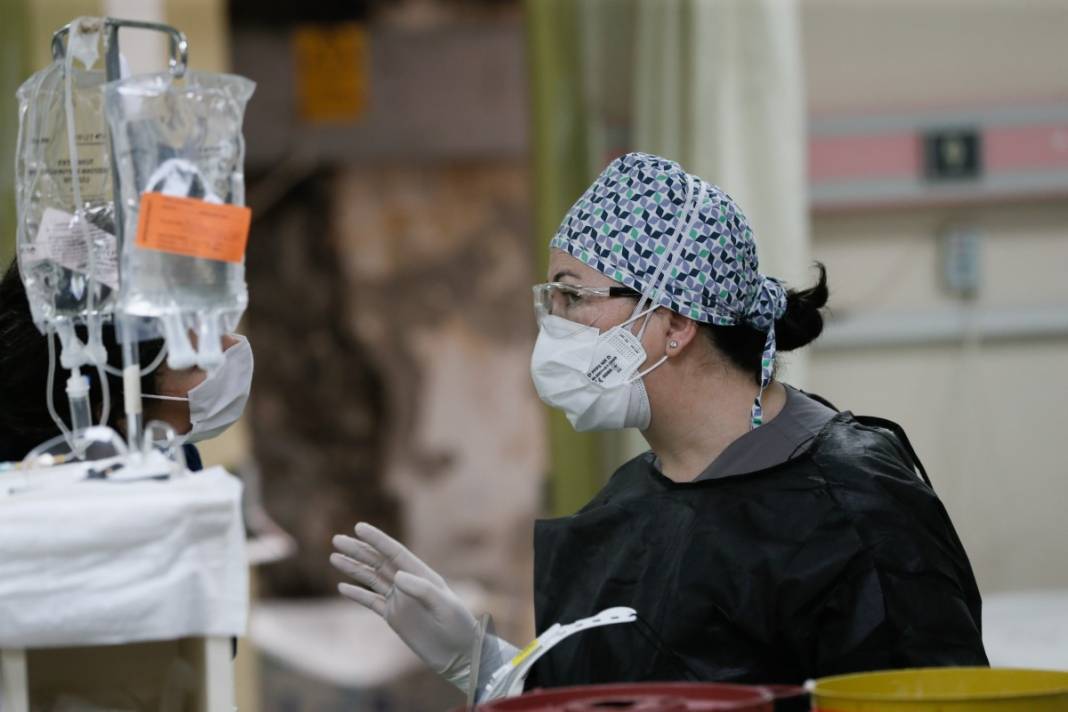 Sağlık çalışanları isyan etti: Gerçekten çok yorulduk, yalvarıyoruz tedbirlere uyun! 12