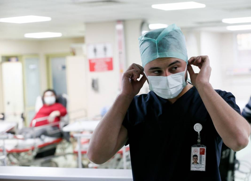 Sağlık çalışanları isyan etti: Gerçekten çok yorulduk, yalvarıyoruz tedbirlere uyun! 13