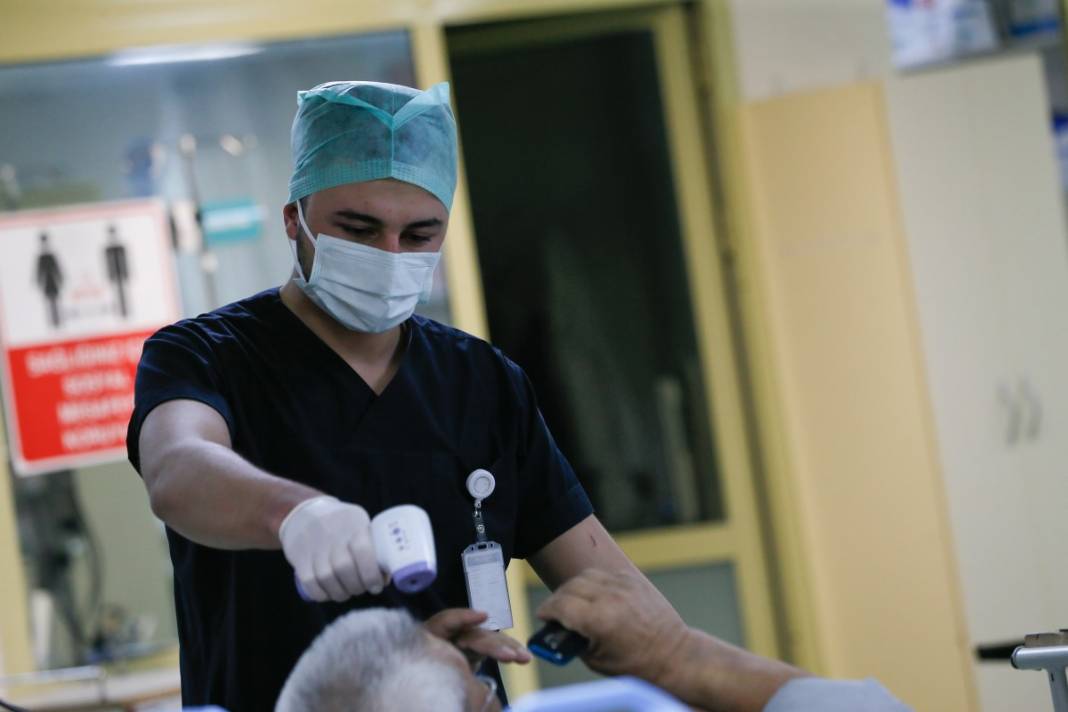 Sağlık çalışanları isyan etti: Gerçekten çok yorulduk, yalvarıyoruz tedbirlere uyun! 14