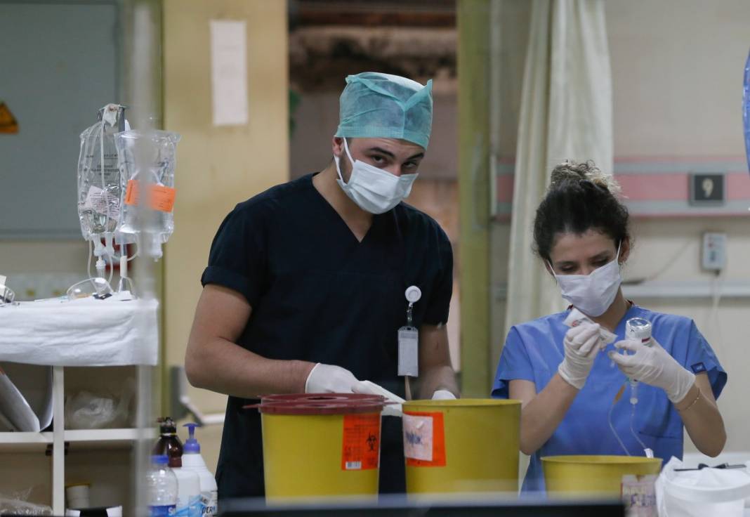 Sağlık çalışanları isyan etti: Gerçekten çok yorulduk, yalvarıyoruz tedbirlere uyun! 15