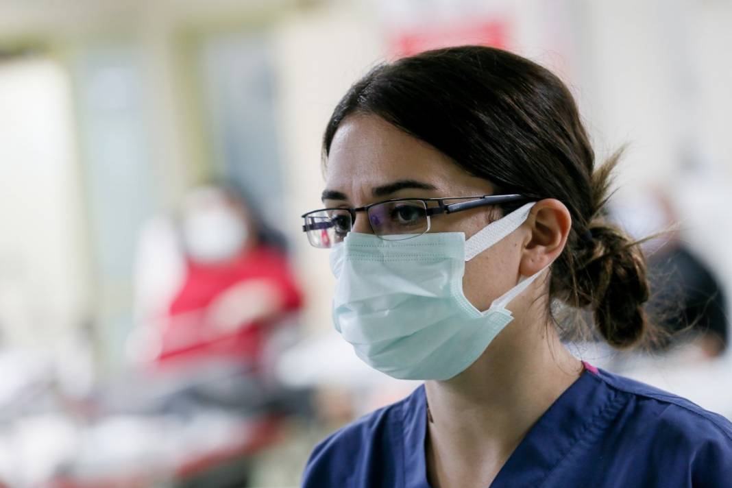 Sağlık çalışanları isyan etti: Gerçekten çok yorulduk, yalvarıyoruz tedbirlere uyun! 16