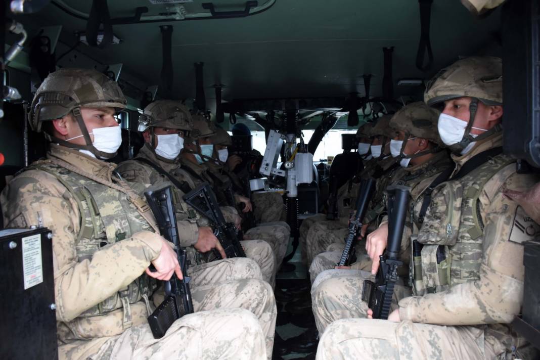 Muş merkezli 3 ilde silah kaçakçılarına operasyon! 3