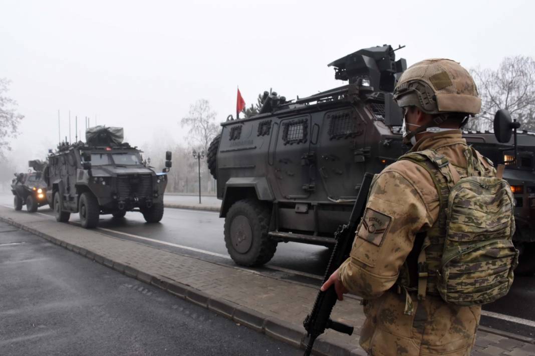 Muş merkezli 3 ilde silah kaçakçılarına operasyon! 5