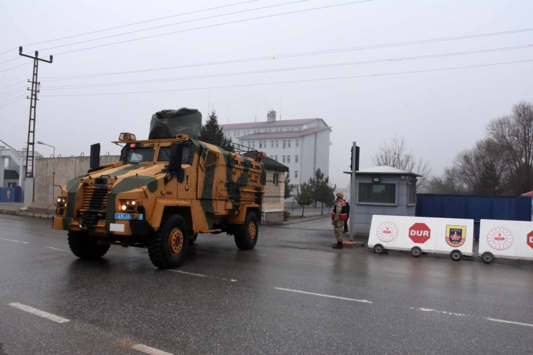 Muş merkezli 3 ilde silah kaçakçılarına operasyon! 8