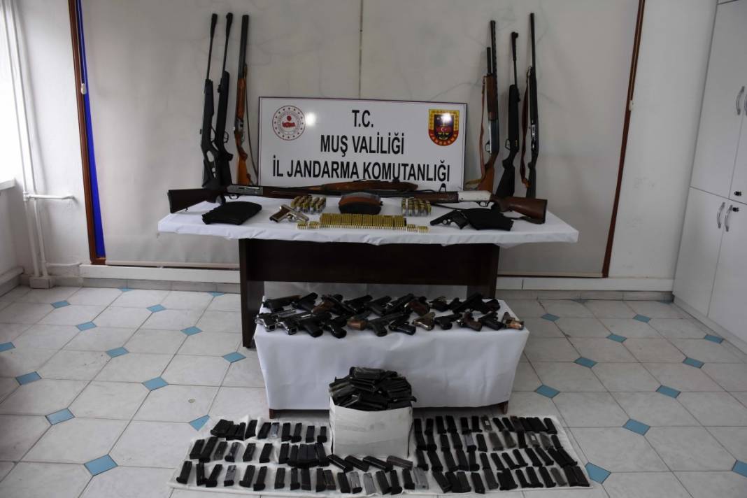 Muş merkezli 3 ilde silah kaçakçılarına operasyon! 9