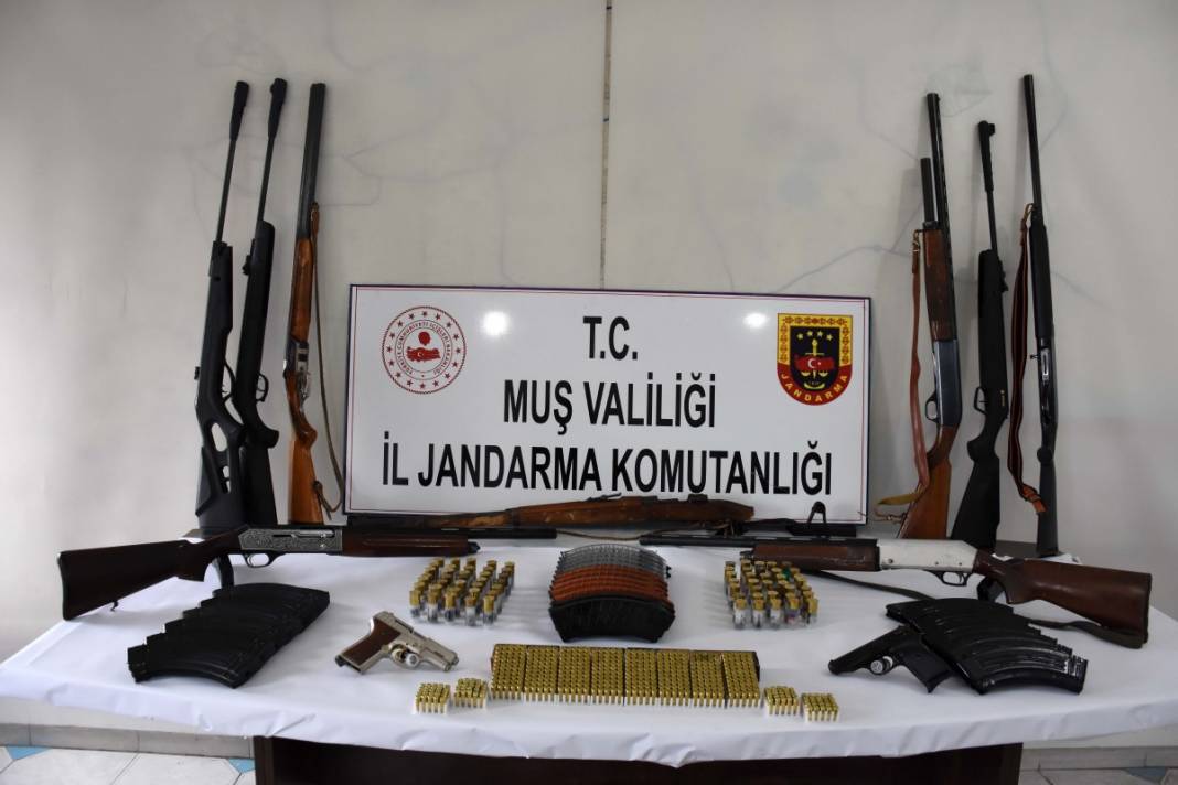 Muş merkezli 3 ilde silah kaçakçılarına operasyon! 10