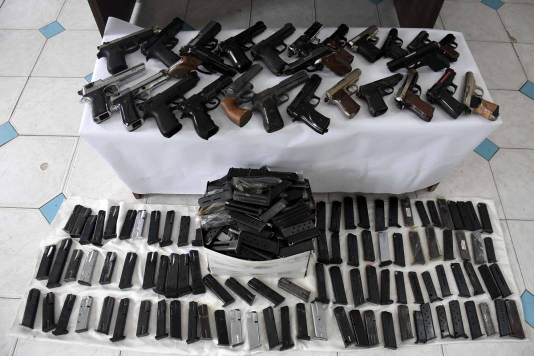 Muş merkezli 3 ilde silah kaçakçılarına operasyon! 11