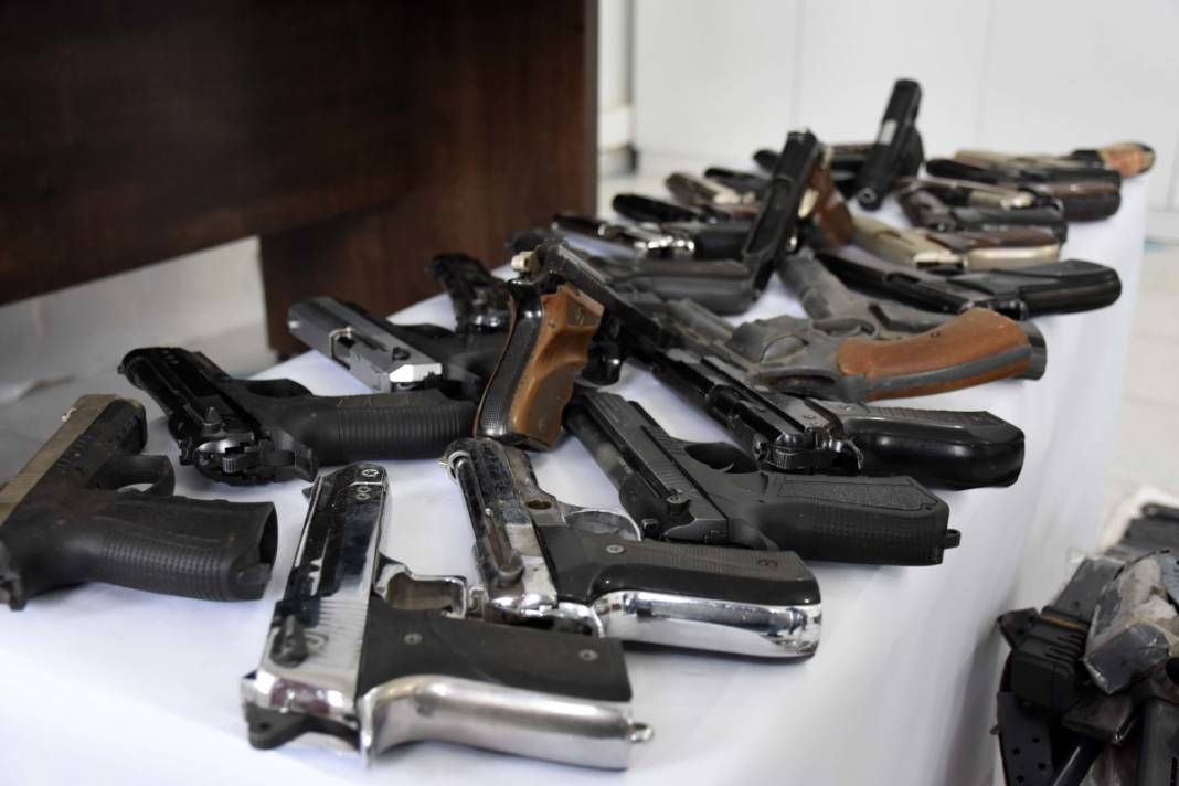 Muş merkezli 3 ilde silah kaçakçılarına operasyon! 13