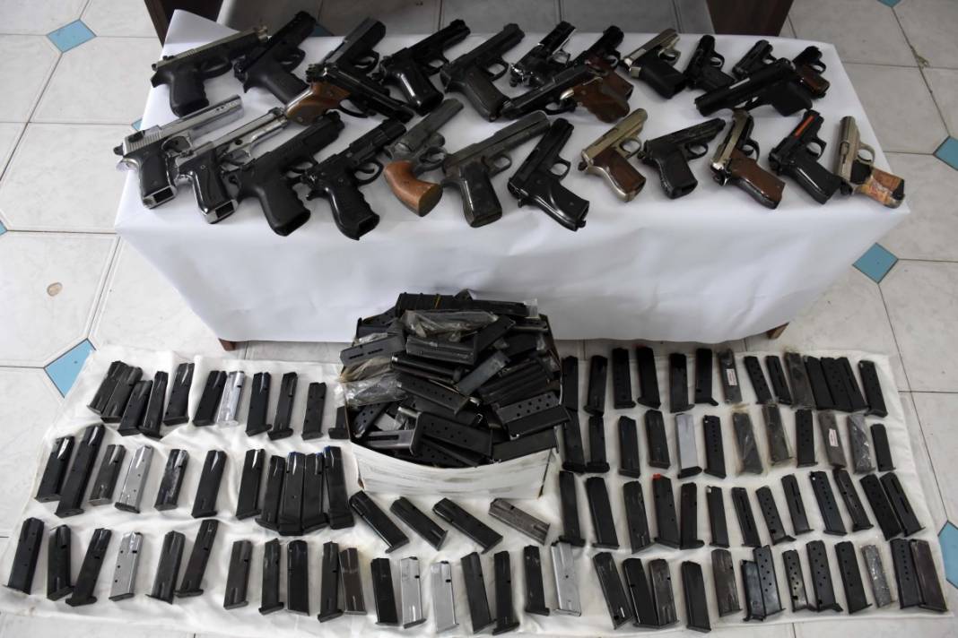 Muş merkezli 3 ilde silah kaçakçılarına operasyon! 14