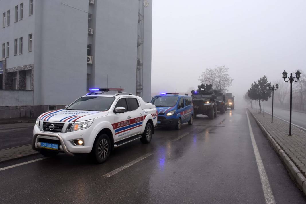 Muş merkezli 3 ilde silah kaçakçılarına operasyon! 15