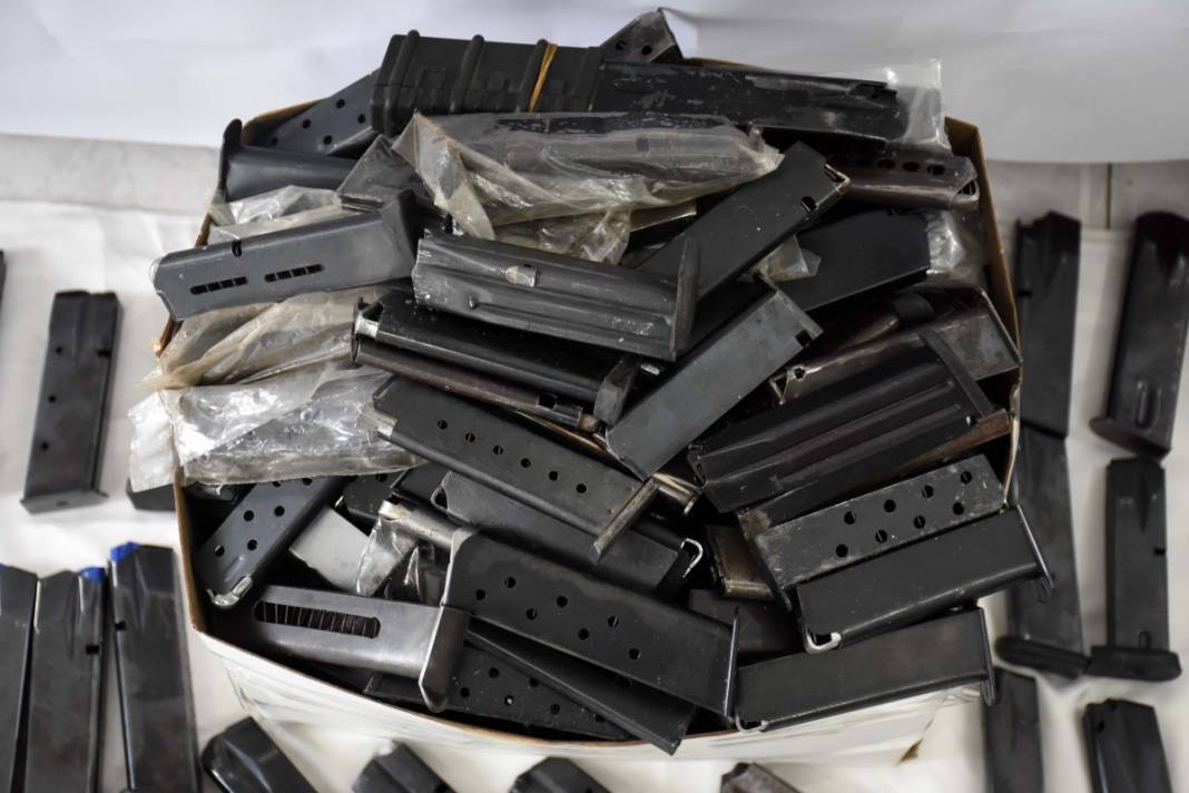 Muş merkezli 3 ilde silah kaçakçılarına operasyon! 16