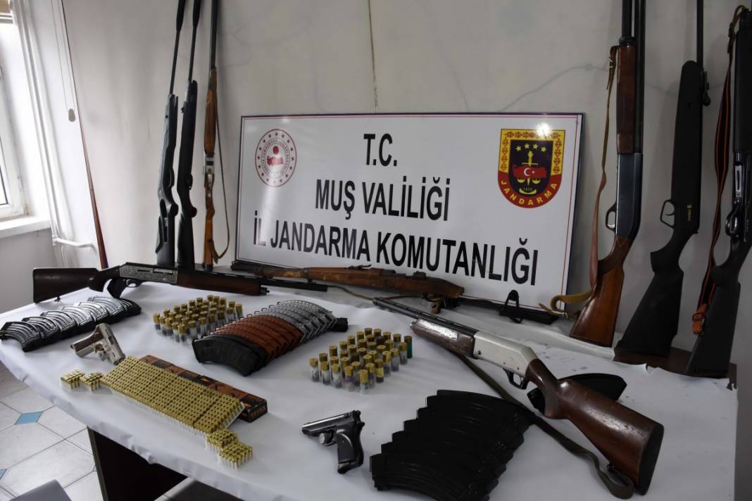 Muş merkezli 3 ilde silah kaçakçılarına operasyon! 17