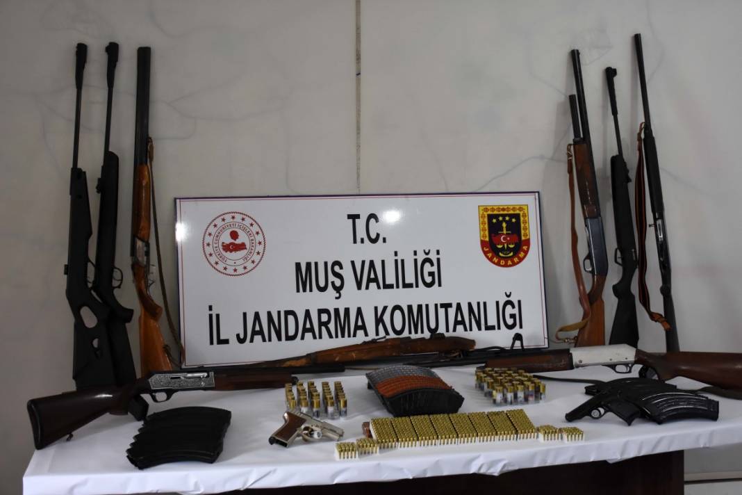 Muş merkezli 3 ilde silah kaçakçılarına operasyon! 18