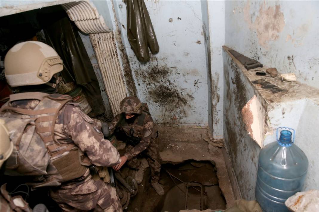 Polis uyuşturucu baskınında buldu! 30 metre derinliğinde 6