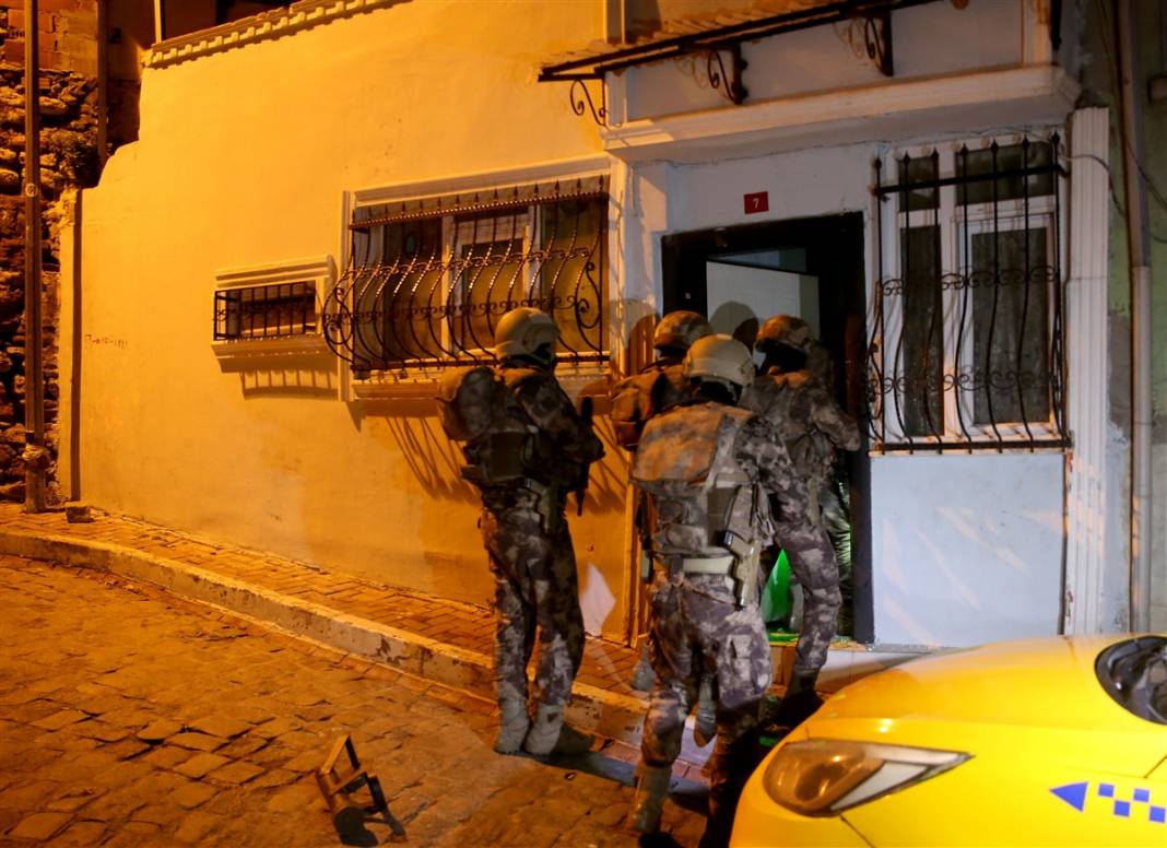 Polis uyuşturucu baskınında buldu! 30 metre derinliğinde 9