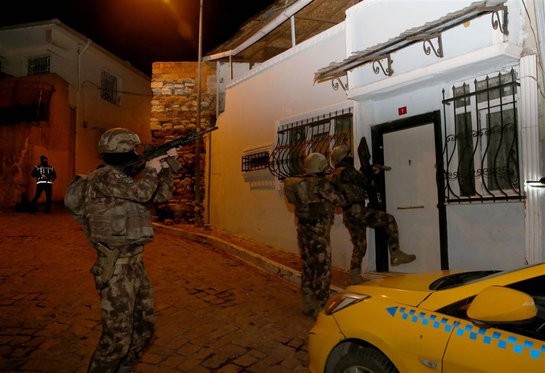 Polis uyuşturucu baskınında buldu! 30 metre derinliğinde 11