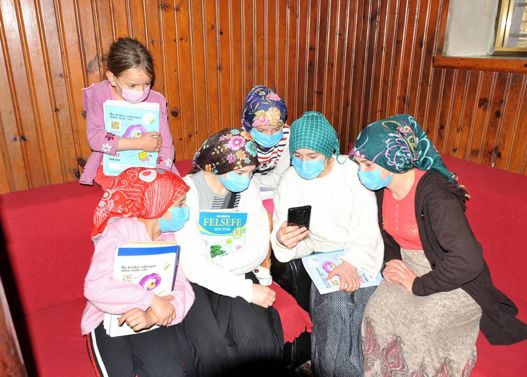 1 telefon 7 kardeş... Ne bilgisayarları var ne de tabletleri 1