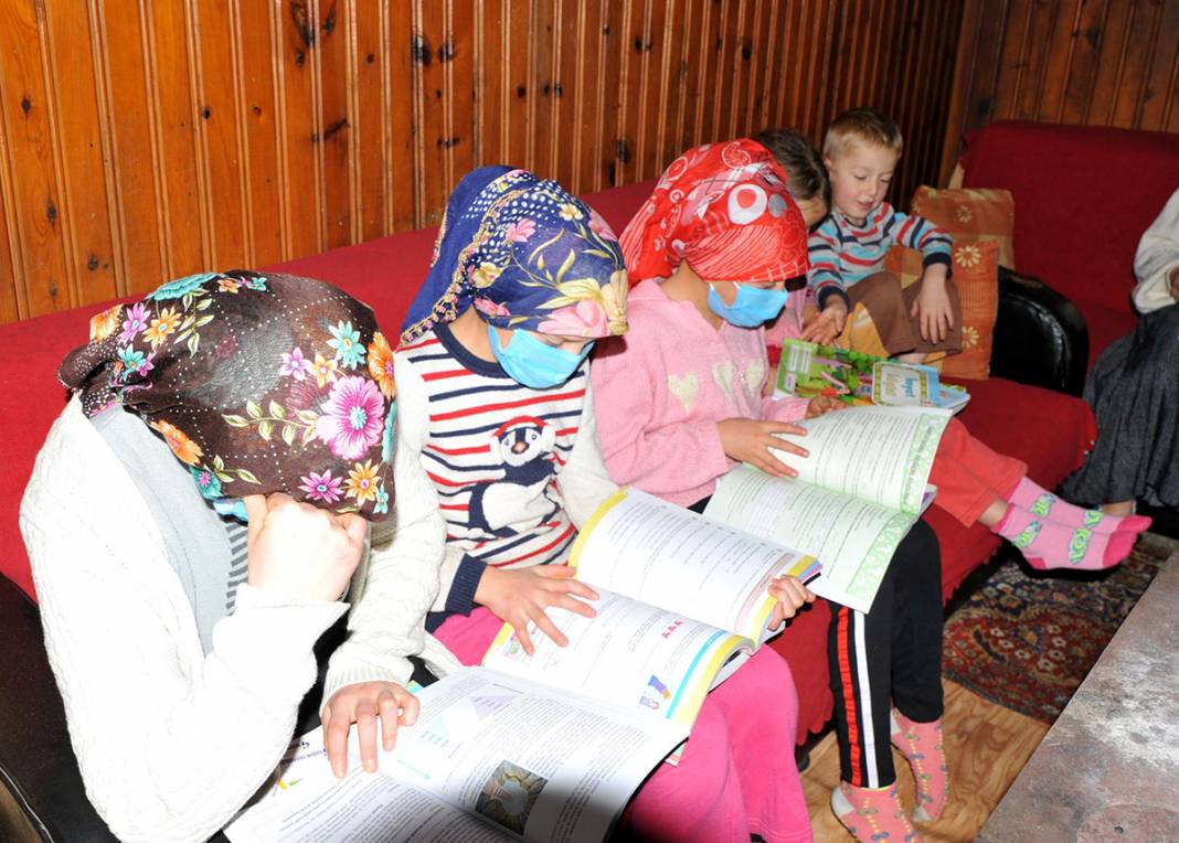 1 telefon 7 kardeş... Ne bilgisayarları var ne de tabletleri 3