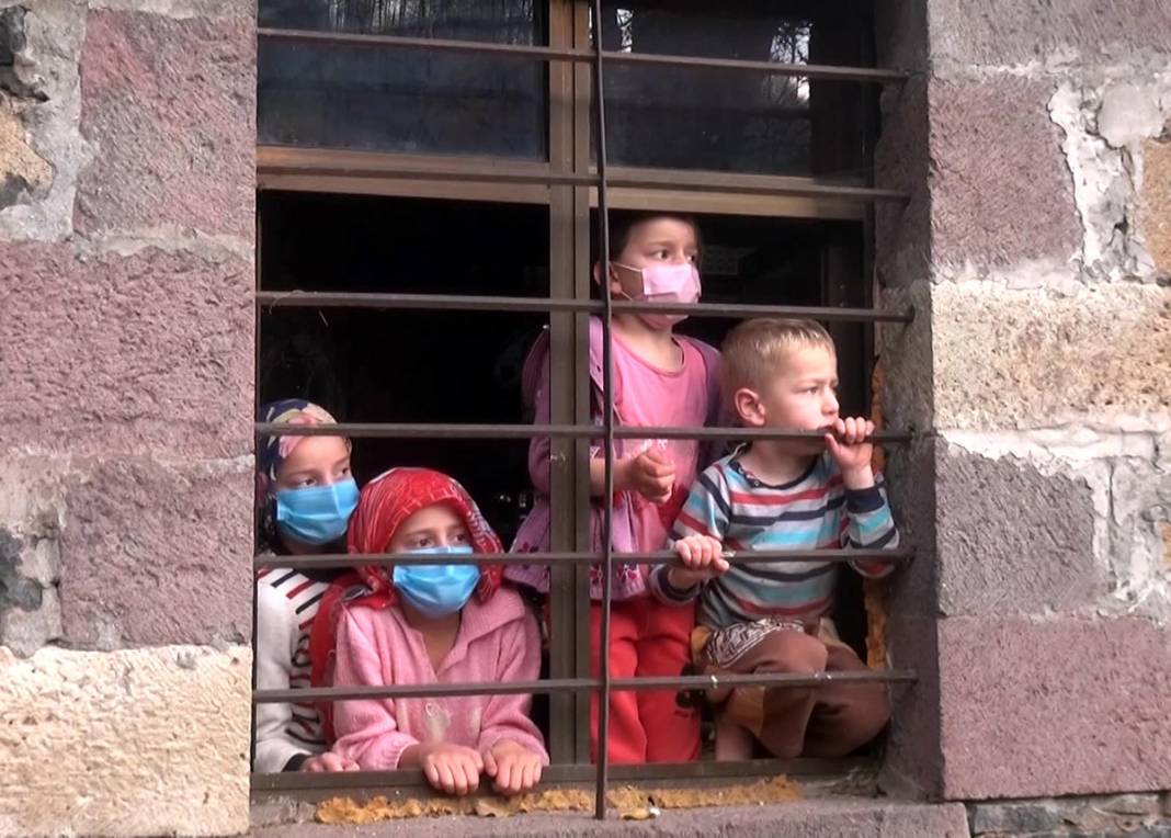 1 telefon 7 kardeş... Ne bilgisayarları var ne de tabletleri 5