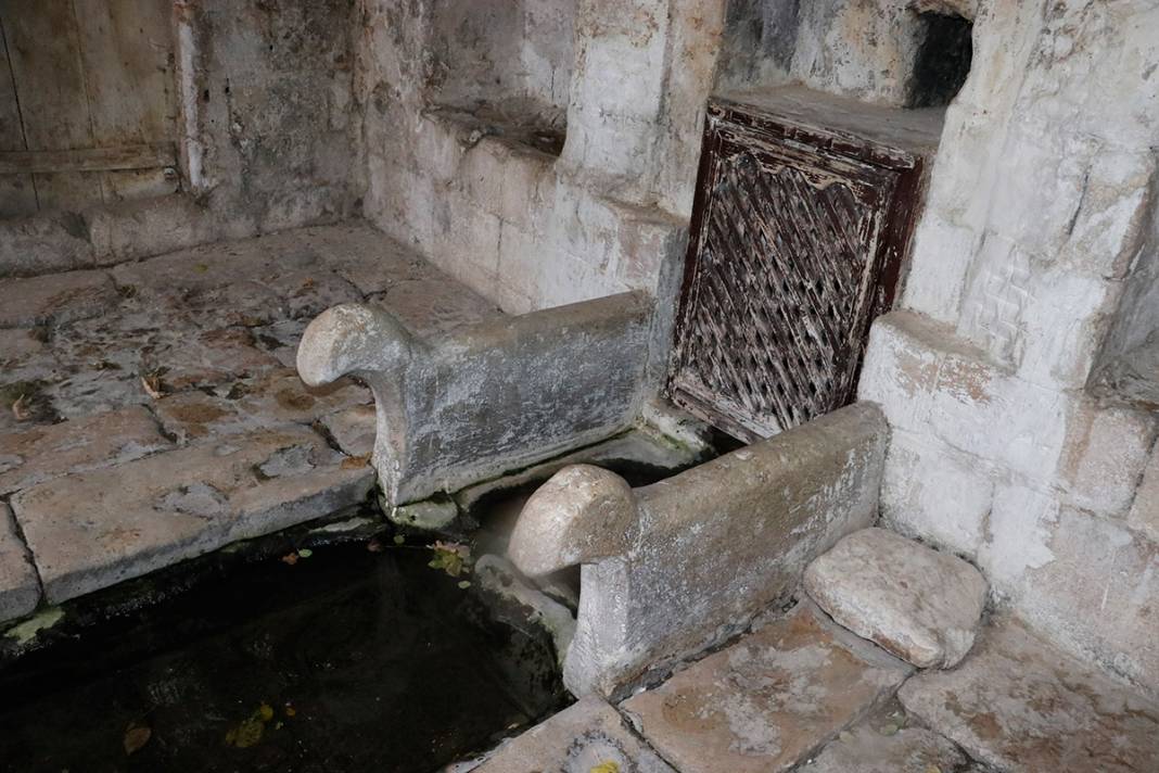 Bin yıllık eser can çekişiyor! Yağmur sonrası çöktü 14