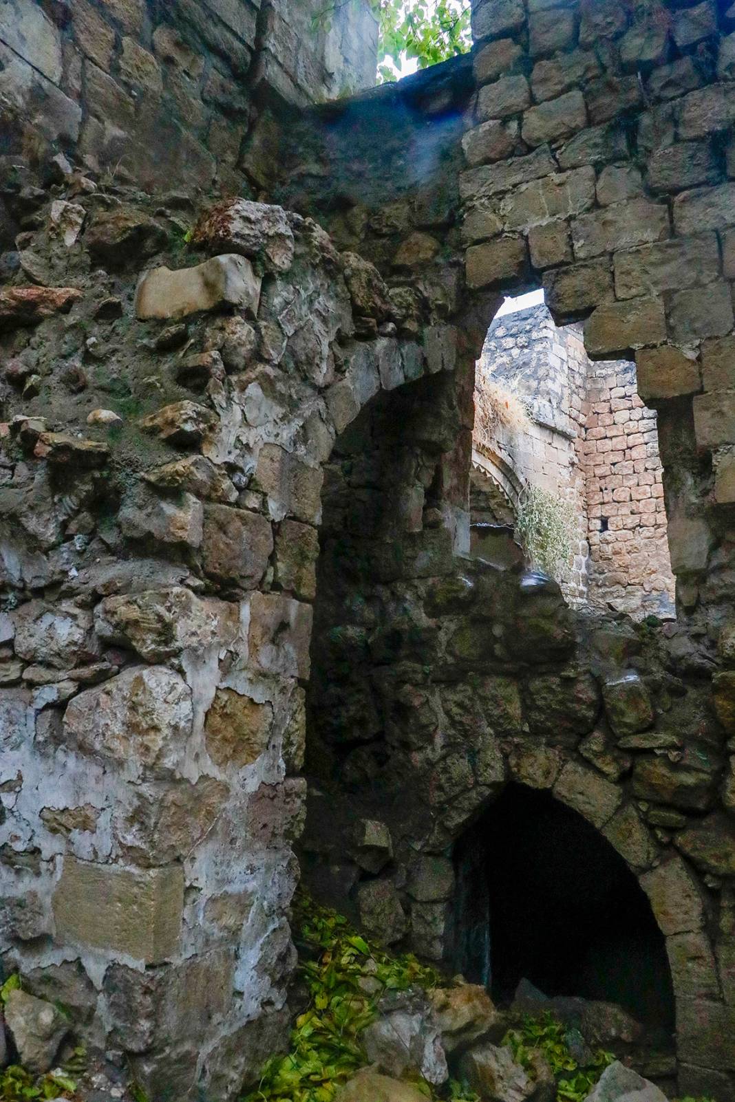 Bin yıllık eser can çekişiyor! Yağmur sonrası çöktü 6