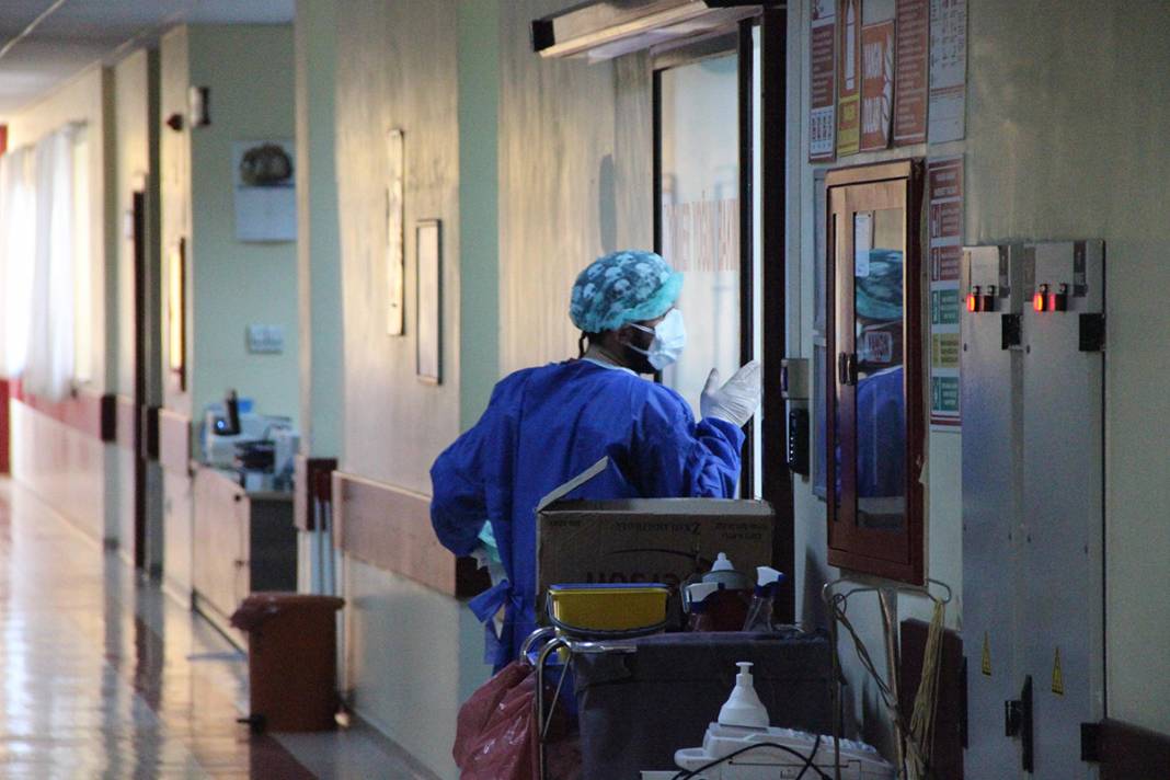 Kısıtlamalar etkisini gösterdi, vaka sayıları düşmeye başladı 9