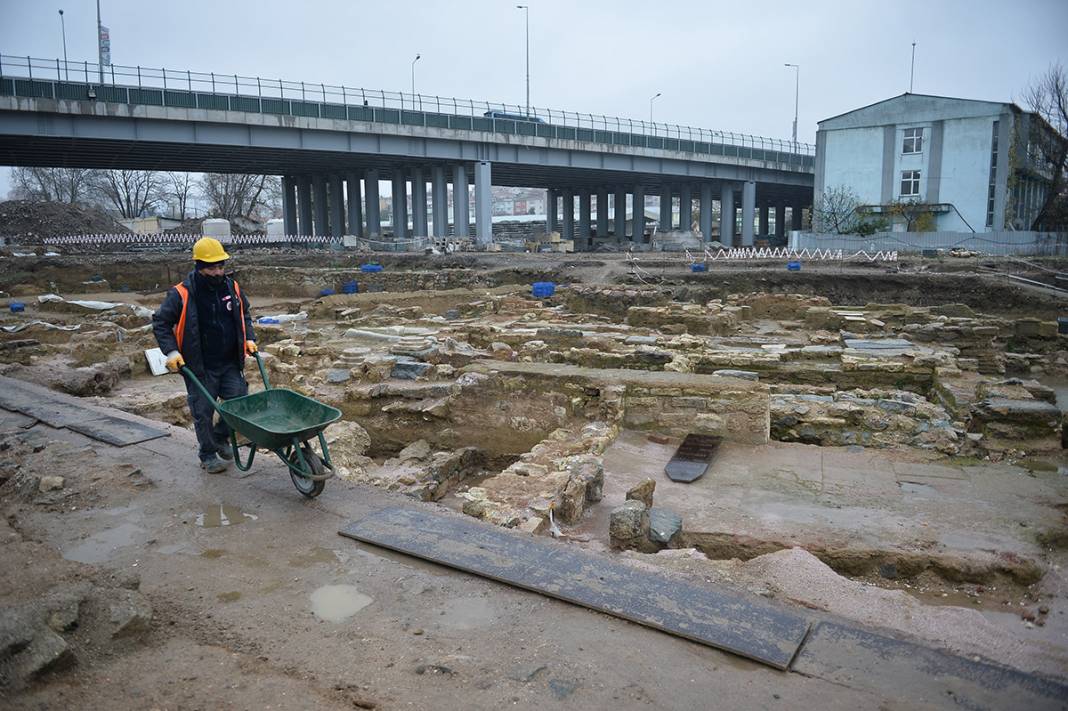 Arkeologlar bile gizemini çözemedi! Haydarpaşa Garı'ndaki kazılarda yeni keşif 3
