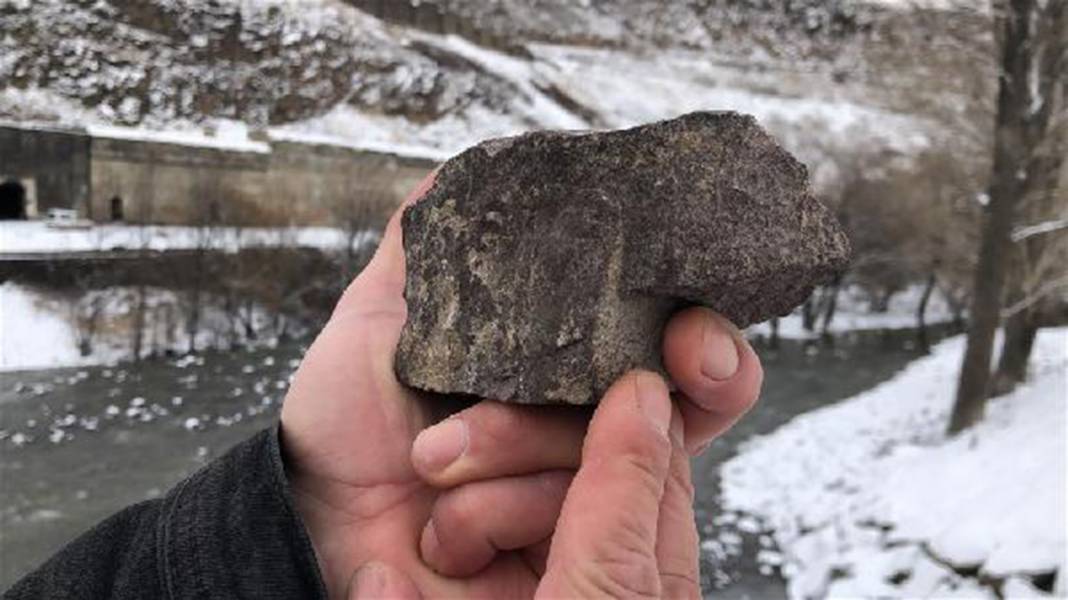 İçinde üç boyutlu gizli resimler bulunan taşların sırrı ne? 10