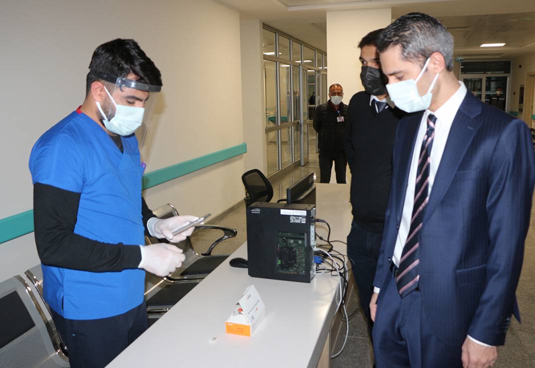 Sağlık çalışanlarına aşılama başladı 13