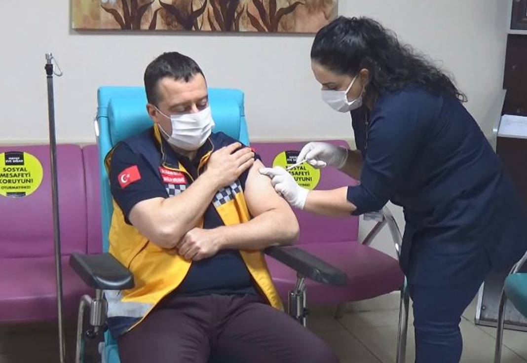 Sağlık çalışanlarına aşılama başladı 18