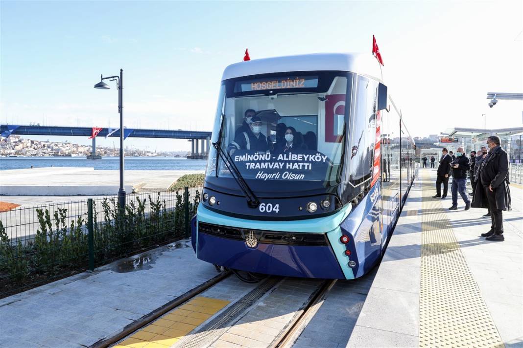 Saatte 12 bin yolcu! Eminönü-Alibeyköy Tramvay Hattı açıldı 15