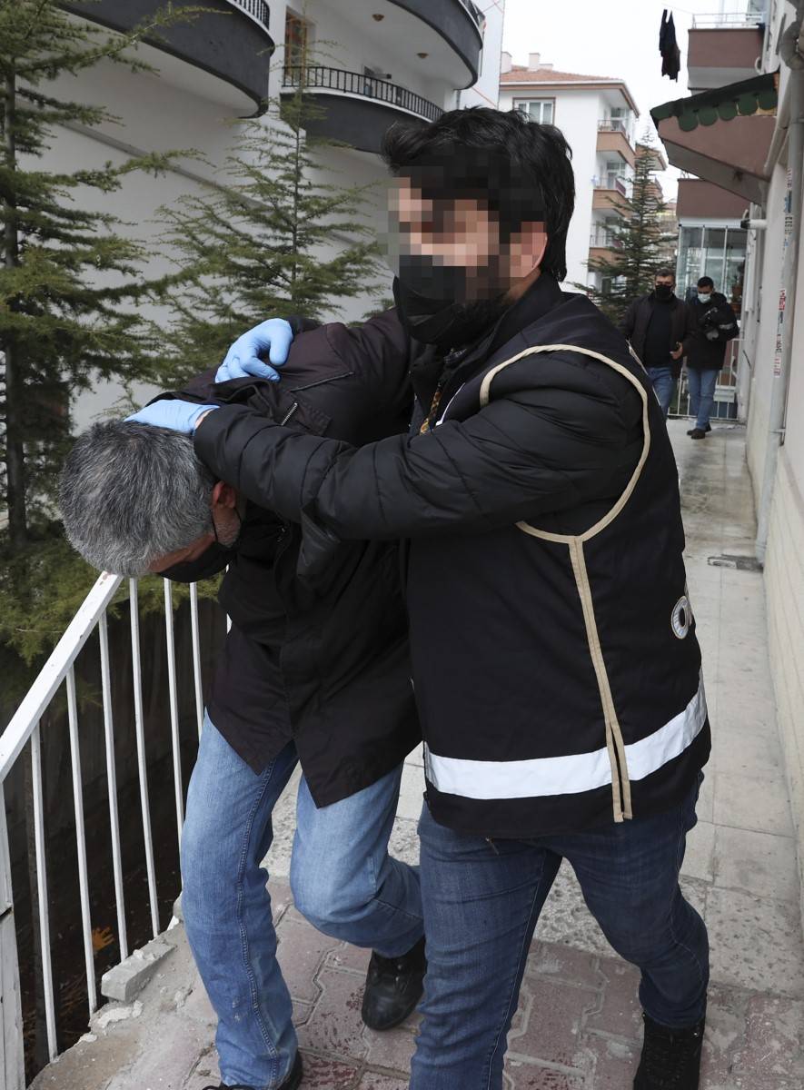 Hücre evine baskından böyle kaçtı: Üst komşunuzum, asma budarken düştüm 4