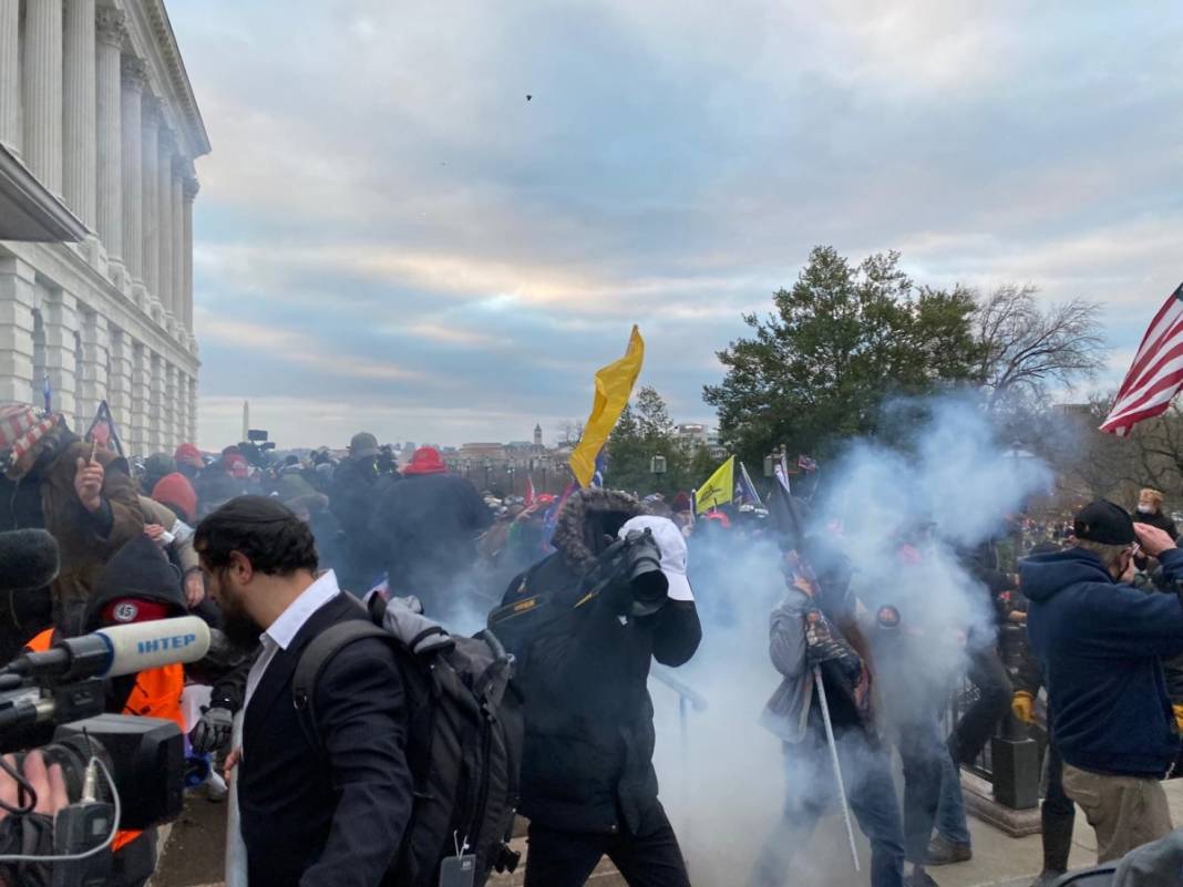 Trump ateşi! Kongre'yi bastılar, polisle çatıştılar 35