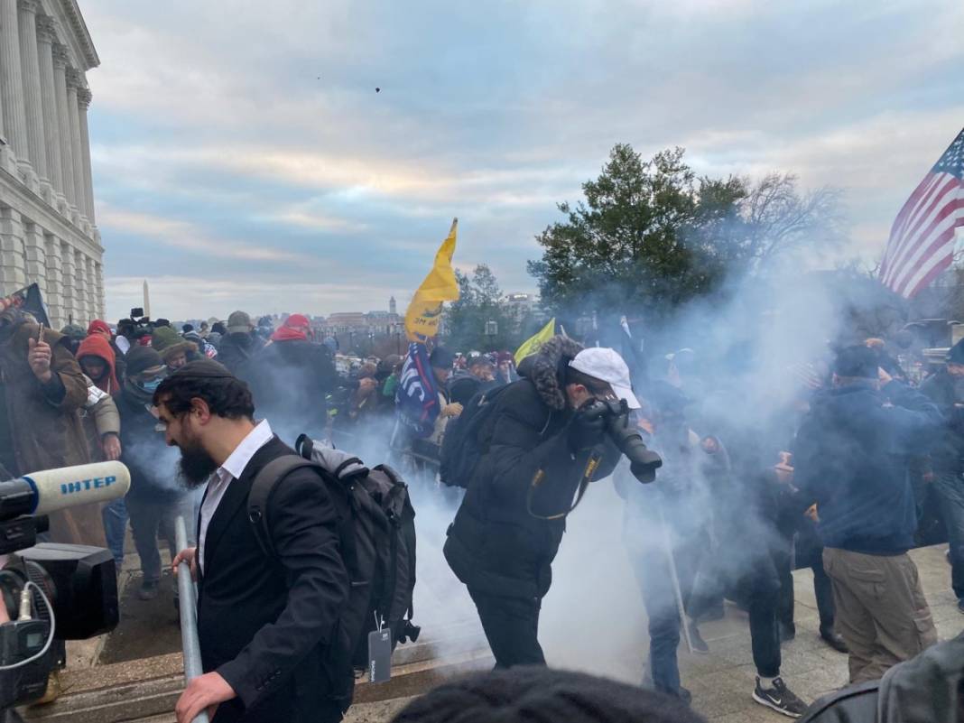 Trump ateşi! Kongre'yi bastılar, polisle çatıştılar 37